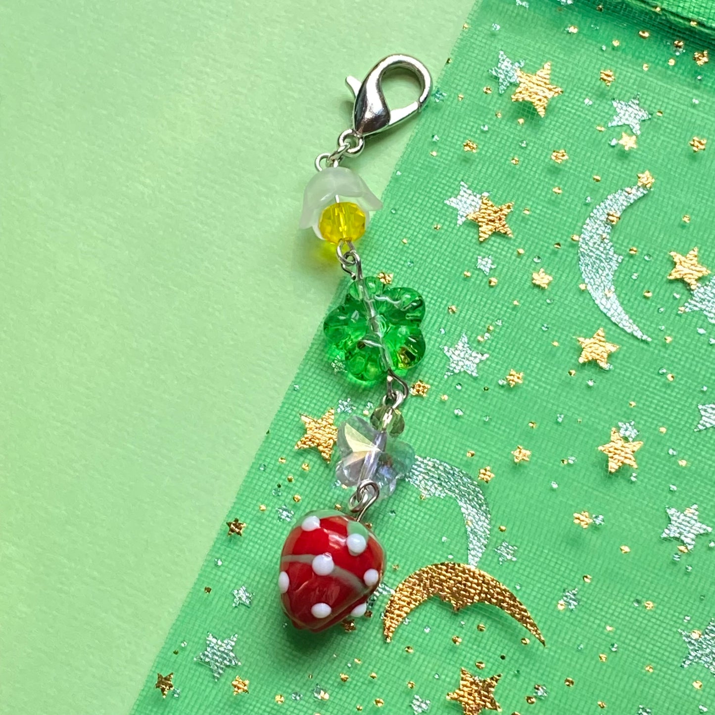 Garden strawberry keychain, silver