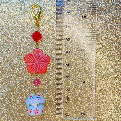 Maneki-Neko Lucky Cat new years keychain , gold