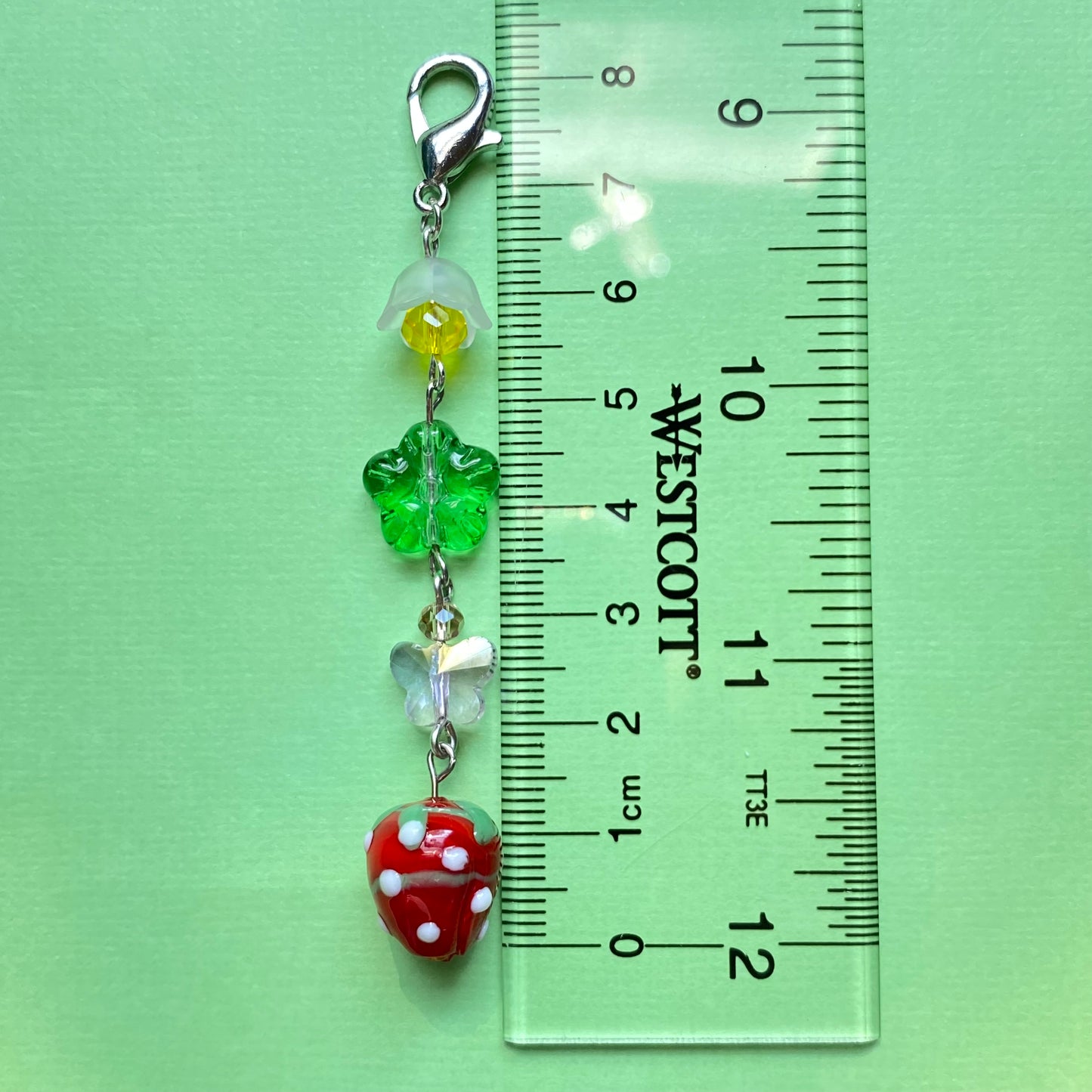 Garden strawberry keychain, silver