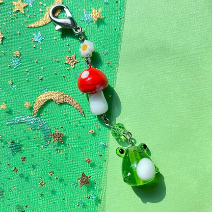 Red Mushroom Frog keychain, silver