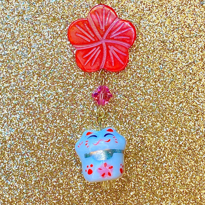 Maneki-Neko Lucky Cat new years keychain , gold