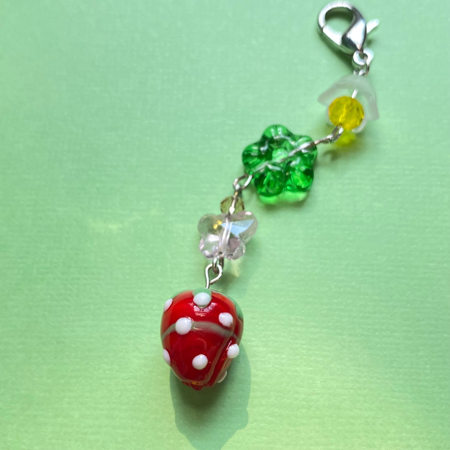Garden strawberry keychain, silver