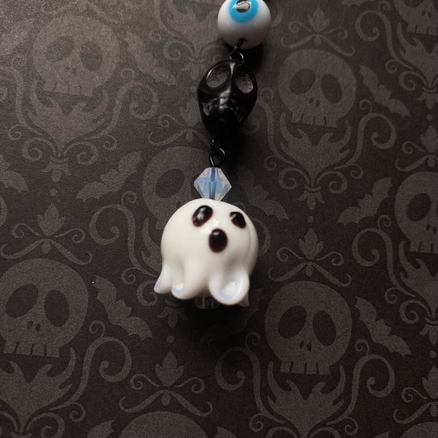 Haunted house gothic ghost keychain, black