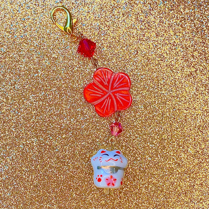 Maneki-Neko Lucky Cat new years keychain , gold