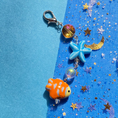 Tropical Frutiger Aero Clown fish keychain, silver